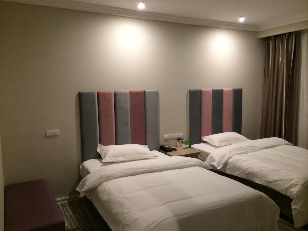 Guilin Wisteria Hotel Room photo